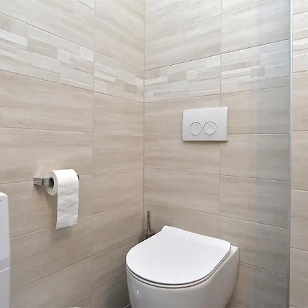 2155 Apartment *